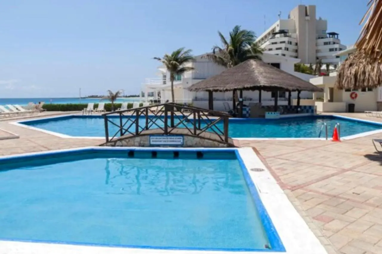 Apartamento Vacacional Frente Al Mar Con Piscina En Cancun